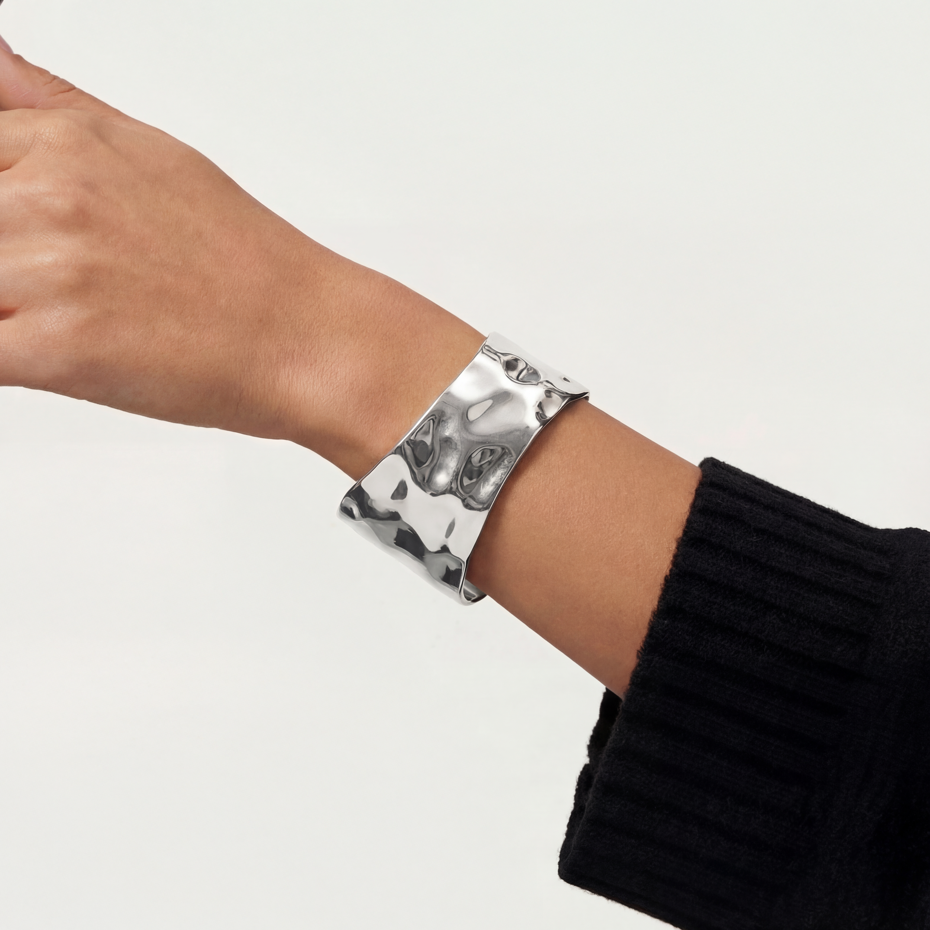 Chunky Gehamerd Bangle Zilvergekleurd