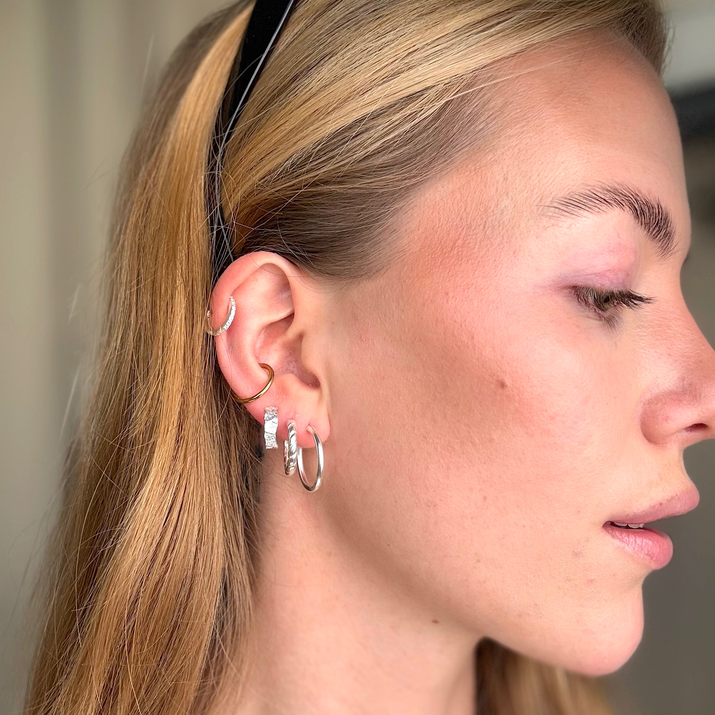 Hamret Bangle en Hoops Zilveren Set