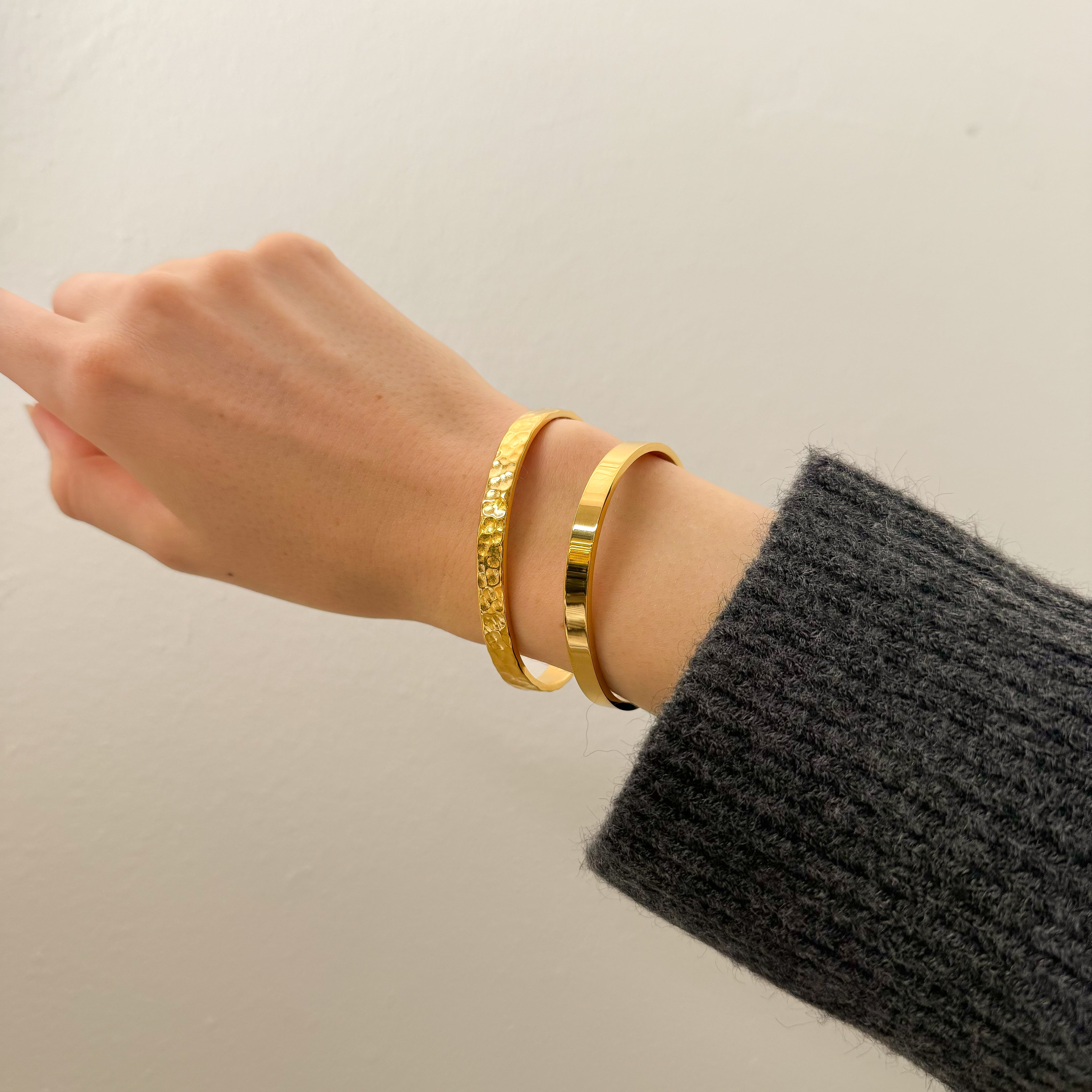 Hou Van Jou Classic Bangle