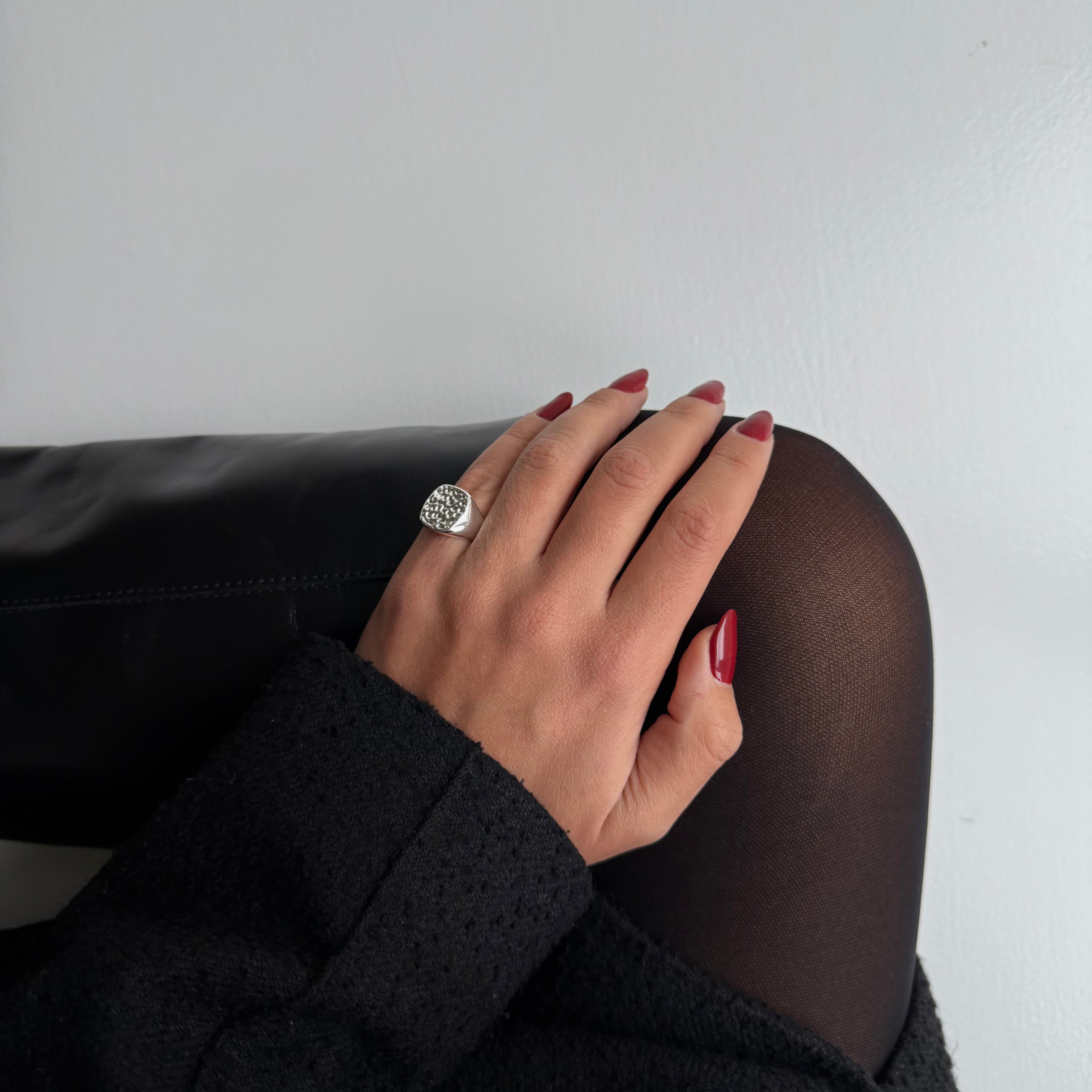 Hamret Signet Ring Zilvergeplateerd